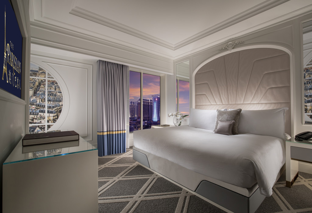 sThe Parisian Macao_Champagne Suite_King Bed