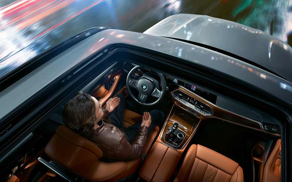 [新聞照片二] 全新世代BMW X5標配業界最先進且全方位的BMW Personal CoPilot智慧駕駛輔助科技，提供便利且安全的駕駛輔助
