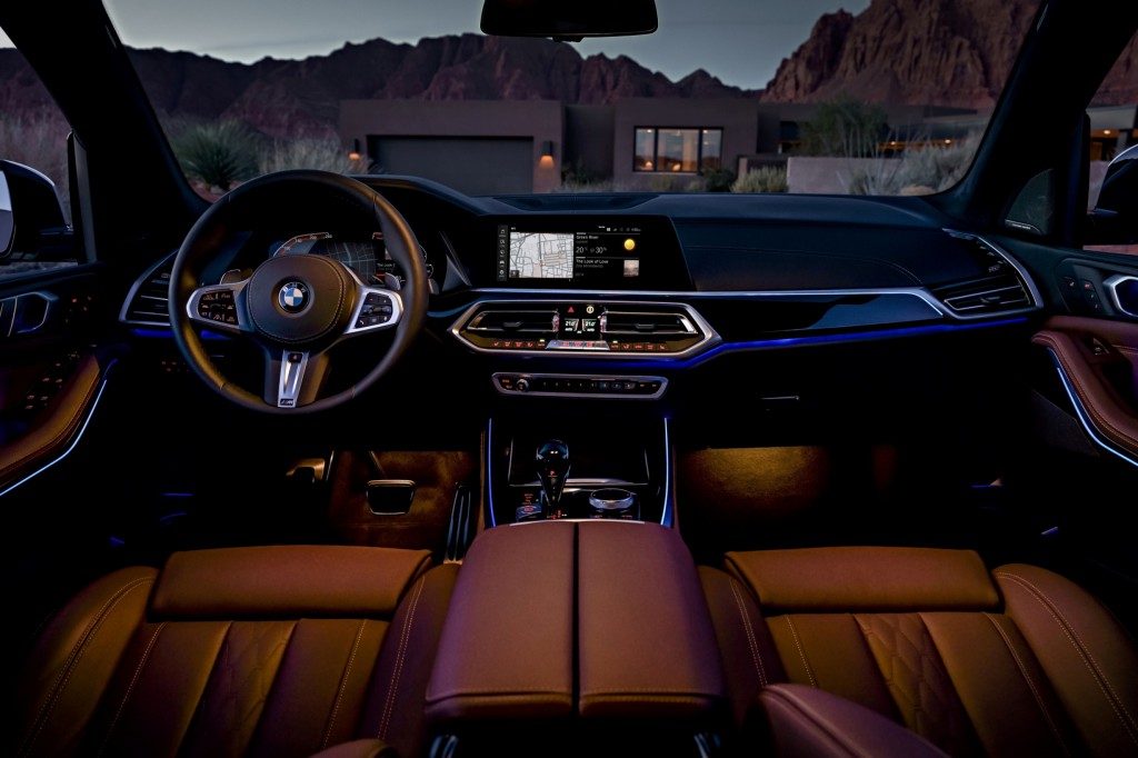 [新聞照片二]全新世代BMW X5導入全數位虛擬座艙含原廠中文智能衛星導航系統，整合12.3吋中控觸控大螢幕與12.3吋數位儀表板