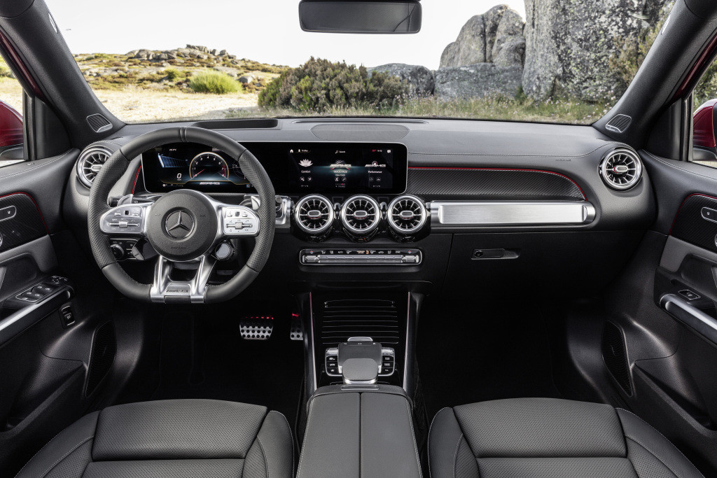 Mercedes-AMG GLB 35 4MATIC designo patagonienrot metallic, titangrau pearl / schwarz, Interieur;Kraftstoffverbrauch kombiniert: 7,6-7,5 l/100 km; CO2-Emissionen kombiniert: 173-171 g/km* Mercedes-AMG GLB 35 4MATIC designo patagonia red metallic, titanium grey pearl / black, interior;combined fuel consumption: 7.6-7.5 l/100 km; combined CO2 emissions: 173-171 g/km*