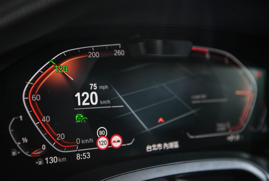 [新聞照片九]全新世代BMW 3系列巡迴演出完整配備領先業界的BMW Personal CoPilot智慧駕駛輔助科技