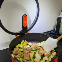 提升廚藝更時尚優雅的方式 超完美設計亮彩平底寶石鍋