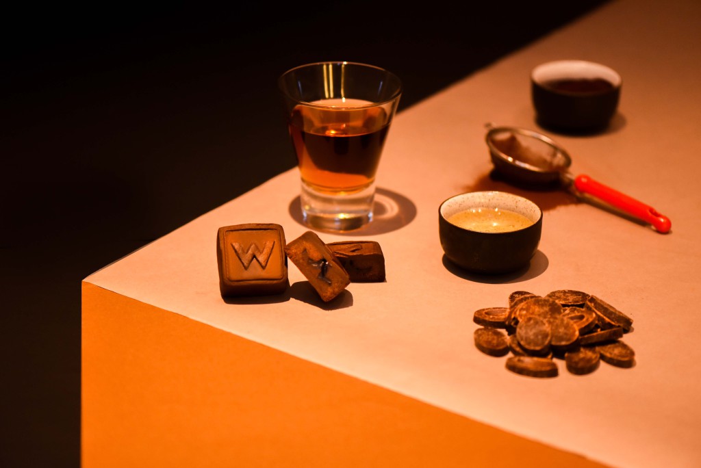 台北W飯店 - 以W調酒文化為靈感推出以酒入餡的「巧克力威士忌」
