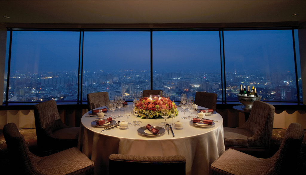 台南遠東香格里拉飯店使用5,000元振興券可享醉月樓價值 8,677元5人桌菜