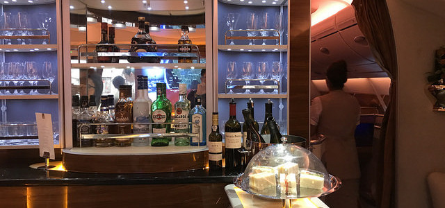 搭乘阿聯酋航空商務艙飛往杜拜