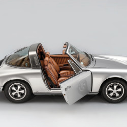 Berluti 定製版保時捷911 TARGA 2.4L S 車款