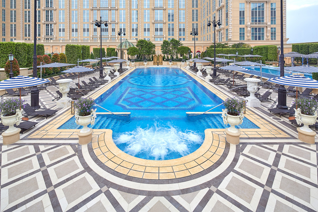 sThe Parisian Macao outdoor pool