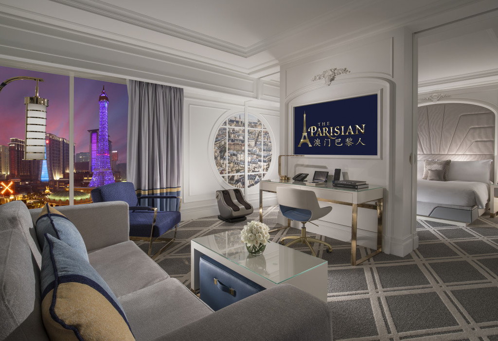 sThe Parisian Macao_Champagne Suite_King Bed 2