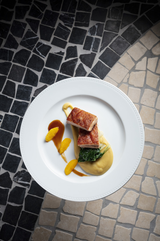 s希雅度葡國餐廳24 hours slow cooked suckling pork with sweet potato purée, pak choy and orange 24小時慢煮乳豬配甜薯泥、白菜苗及橙