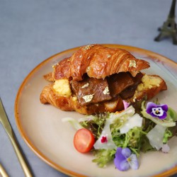 Rhapsody 狂想曲 Café & Bistro  日間是明亮優雅的 Café 夜間是微醺浪漫歐陸 Bistro