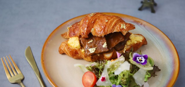 Rhapsody 狂想曲 Café & Bistro  日間是明亮優雅的 Café 夜間是微醺浪漫歐陸 Bistro