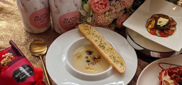沒有柏金包  但有箔金鮑       享‧香檳海鮮餐酒館   用粉紅香檳與大餐愛媽咪