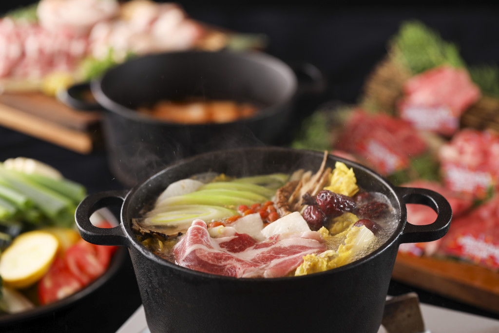 和牛祭涮肉畫面（無筷子）