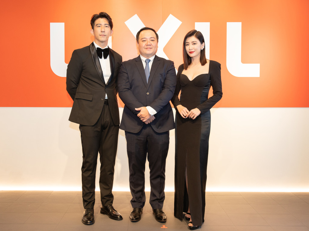 圖一_台灣驪住LIXIL 郭家豪總經理(中)與形象代言人賈靜雯、修杰楷合影