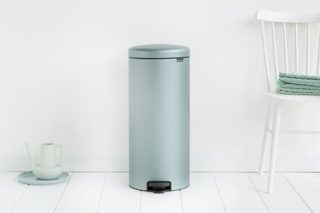 NewIcon Pedal Bin, 30L - Metallic Mint - 8710755114564 Brabantia_5760x3840px_6_NR-2913
