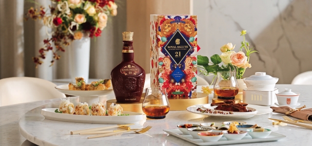 馬年奔騰皆祝福  舉杯走歲送吉祥